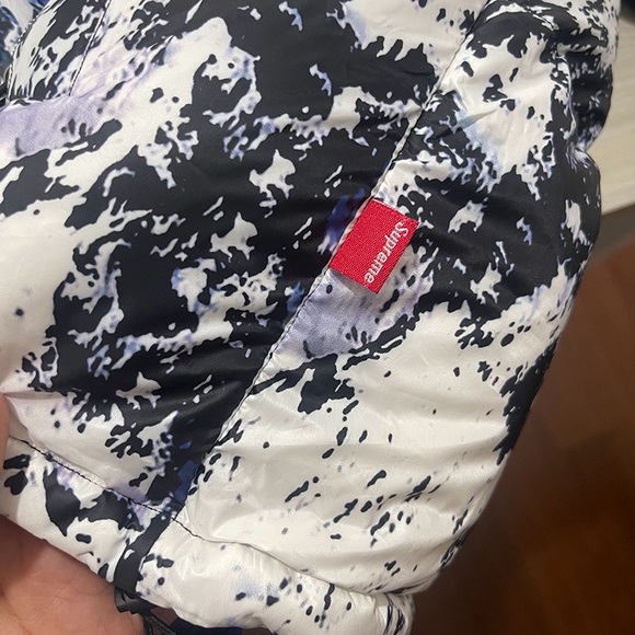 The North Face Black and Blue Puffer Jacket - Picture 10 of 15